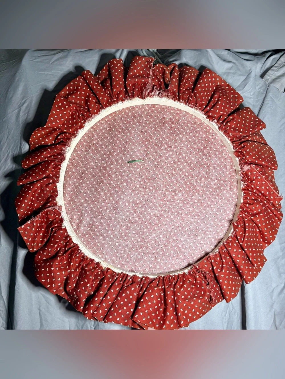 VTG Duck Lace Hoop Wall Hanging in Cream and Rust